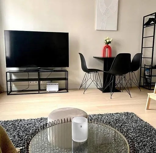 Modern And Cozy Studio In Central *