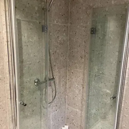 Modern And Cozy Studio In Central דירה *