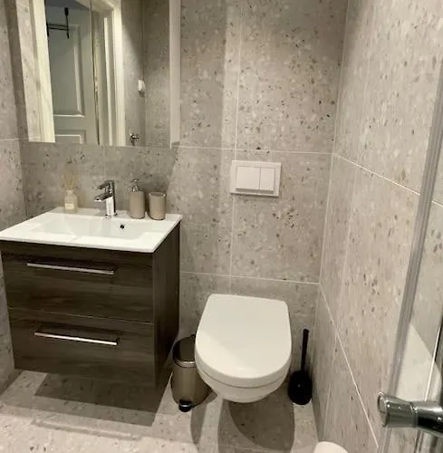 Modern And Cozy Studio In Central *